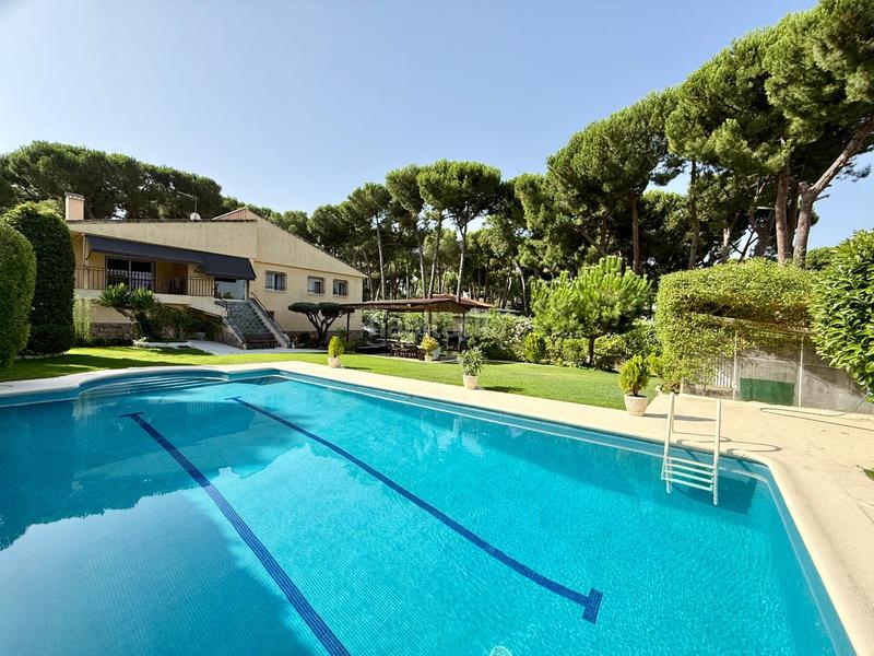 Foto 5aad71d7-6d67-4c3c-951c-fc2d0d617670. Maison avec piscine dans Valdepastores-Las Encinas Boadilla del Monte