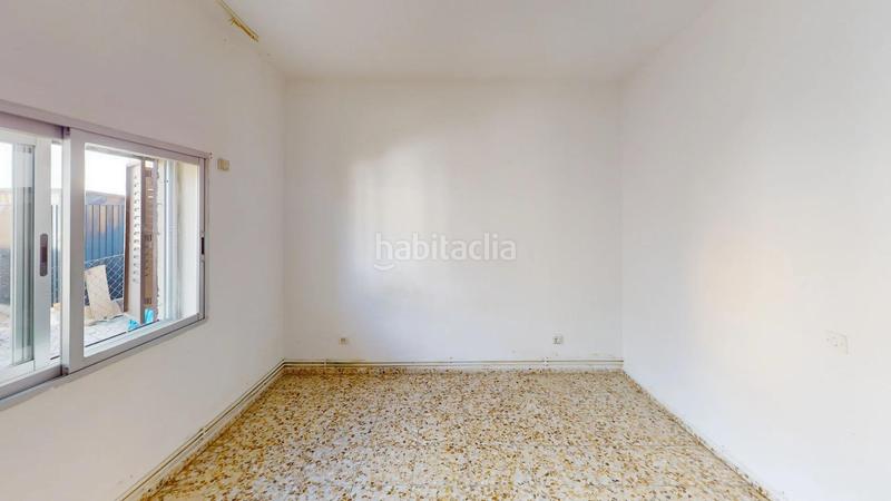 Foto e2b9a890-d90f-419f-b46c-855e3bacae9c. Chalet avec parking dans Cabrera (La)