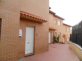 Lloguer Xalet a Vellón (El). Chalet adosado en alquiler