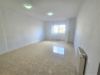 Pis a Valdemorillo Pueblo. Estupendo piso de 83 m2, de esquina. para entrar a vivir
