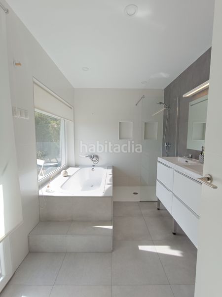 Foto cebf7043-1304-4011-a68f-c415904e992d. Xalet amb xemeneia calefacció aparcament piscina a Galapagar