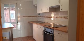 Location Appartement  Calle torrijos. Idehogar alquila estupendo piso de 54 m2