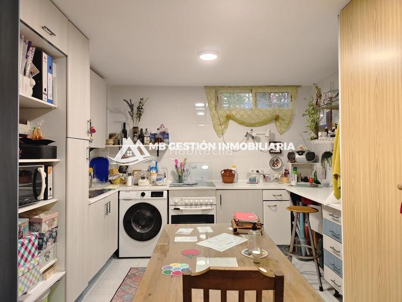 Foto 085ca3cc-f2b9-4a69-bf5b-b88a1bdec3b1. Semi detached house with heating in El Arroyo-La Fuente Fuenlabrada