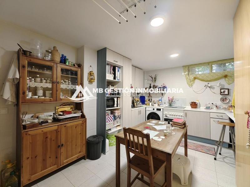 Foto 0c4a498d-7613-45d6-bbad-e5aa5893d29e. Semi detached house with heating in El Arroyo-La Fuente Fuenlabrada