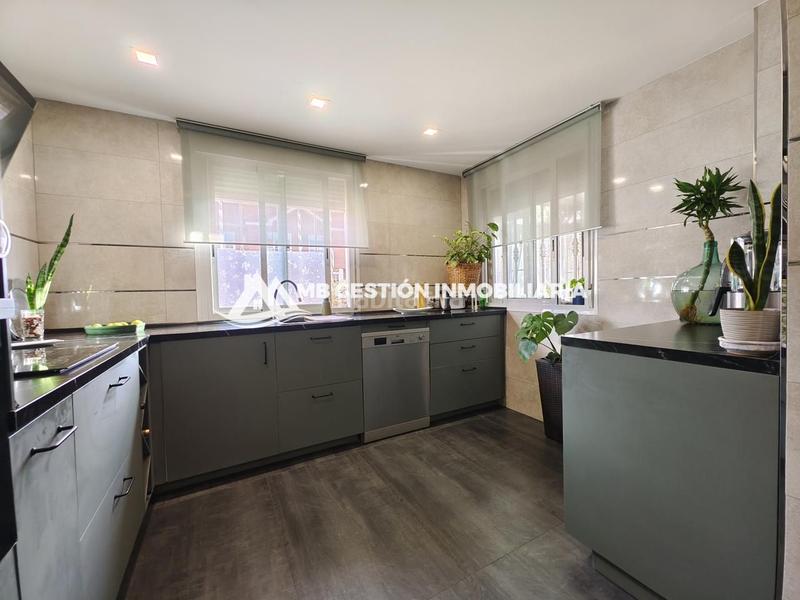 Foto 1d04081d-2c01-462c-aacf-45839c0f447d. Semi detached house with heating in El Arroyo-La Fuente Fuenlabrada