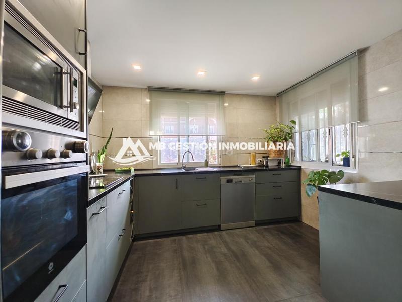 Foto 87691611-0fd4-48e2-8b6f-8ab701244457. Semi detached house with heating in El Arroyo-La Fuente Fuenlabrada