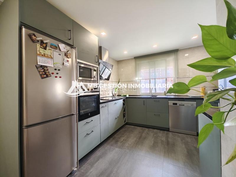 Foto 96f8a961-847d-4827-b1f0-89ff1f8a312a. Semi detached house with heating in El Arroyo-La Fuente Fuenlabrada