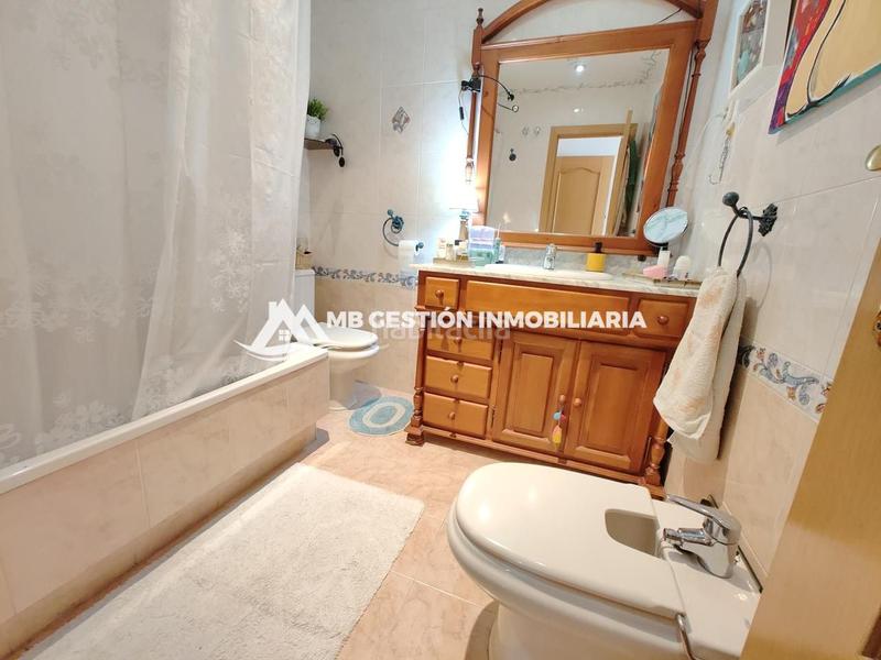 Foto feba5b25-12a9-44bd-83f1-82bb677028a6. Semi detached house with heating in El Arroyo-La Fuente Fuenlabrada