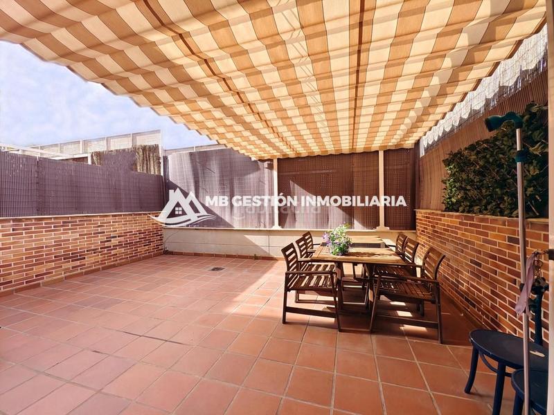 Foto 0850f737-b58c-4d18-90a9-765b42f7b98e. Casa a schiera con riscaldamento piscina in La Serna Fuenlabrada