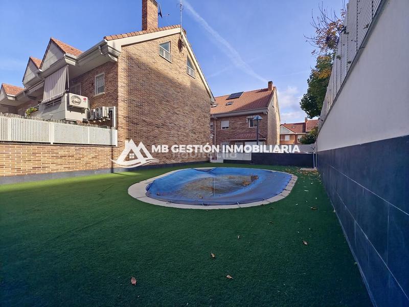 Foto 5ada87b8-9261-41de-bc01-0f610722d703. Casa a schiera con riscaldamento piscina in La Serna Fuenlabrada