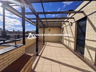 Ático  De los institutos. Buscas ático en zona hospital  vivero  universidad con tres dorm