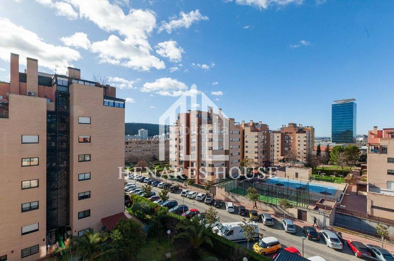 Foto 2019fb3a-e55e-4aa9-8290-3a636cc00299. Àtic amb calefacció aparcament piscina a La Garena Alcalá de Henares