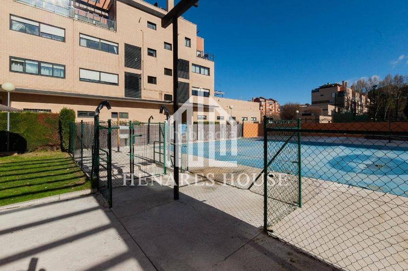 Foto 3d8fa4ed-ed23-4e60-bc6d-0ea2b09ff0f7. Àtic amb calefacció aparcament piscina a La Garena Alcalá de Henares