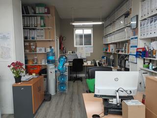 Local Comercial en Valdezarza. Local planta calle ,listo para entrar