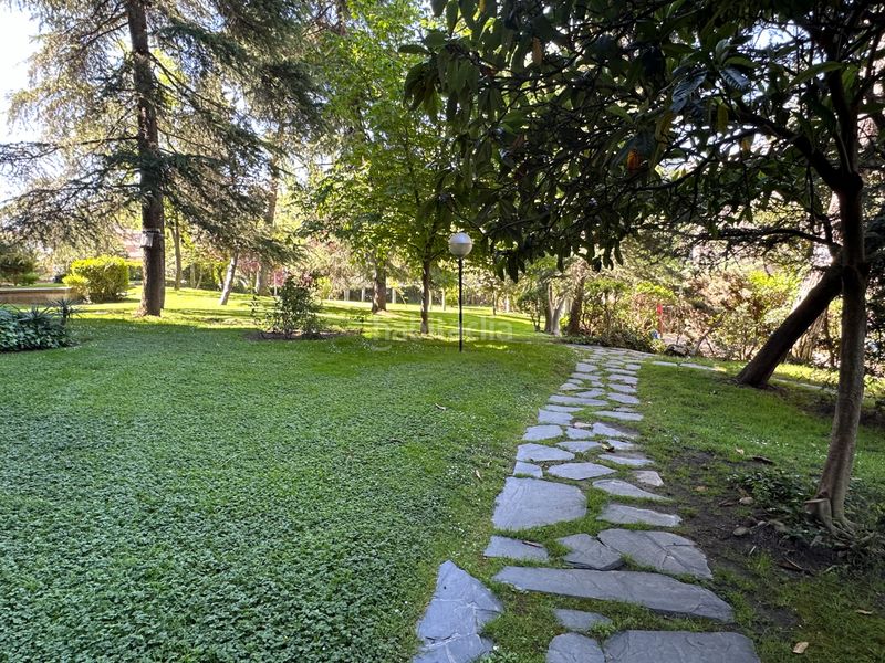 Foto 0212101c-425f-4fdb-8935-3b96ce4dd251. Pis amb calefacció piscina a Valdezarza Madrid