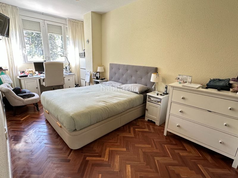 Foto f1d591f4-bb22-4d14-bea5-ac22d184fb88. Pis amb calefacció piscina a Valdezarza Madrid