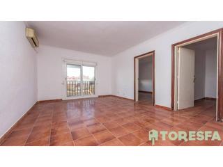 Etagenwohnung  Magallanes. Piso de tres dormitorios con balcón en mollet del vallès