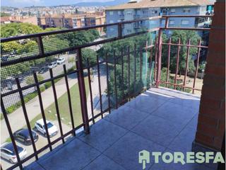 Appartamento  Barcelona. Piso de cuatro dormitorios con balcón en canovelles