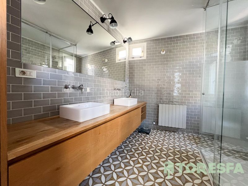 Foto 0debf2b9-e1ab-4d75-8a28-a22d352c5447. Casa espectacular casa en venta en sant cugat 5 habitaciones, piscina y jardín privado en Sant Cugat del Vallès