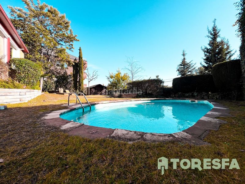 Foto c6756efd-1c6e-4b68-a6b5-d1775b2a11ee. Casa espectacular casa en venta en sant cugat 5 habitaciones, piscina y jardín privado en Sant Cugat del Vallès