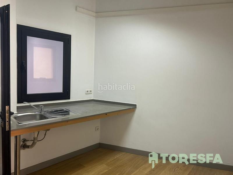 Foto f6d9f78f-327f-433e-865a-5656baeee872. Rent business premise in Font Verda Granollers