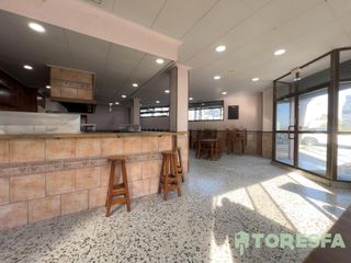 Business premise in Havana. Restaurante con licencia de actividad vigente y salida de humos