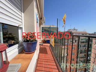Pis a Navas. Ático en navas barcelona  3 habitaciones dobles, terraza y mucha