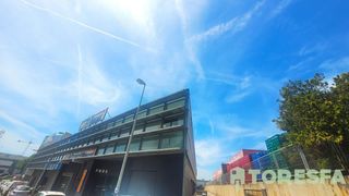 Business premise in Montigal�. Excepcional naveoficina corporativa en montigal�  badalona