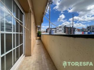 Pis a Centre. Amplio piso de 3 habitaciones con balcón en el centro de granoll