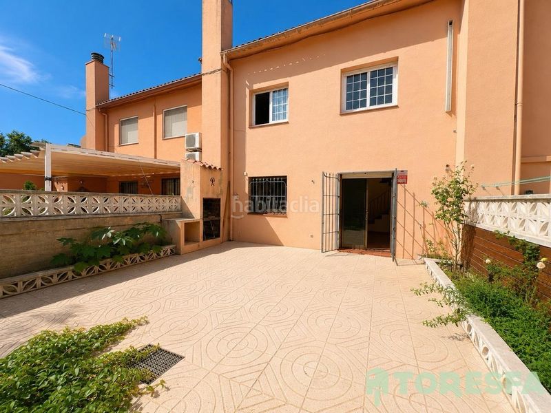 Foto 3dce6de5-c71c-4e29-9a82-b4c1fa5e5ad3. Casa adossada amb aparcament a Polinyà