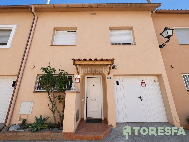 Foto 40c58cc3-8518-4307-afab-4128a1ed0161. Casa adossada amb aparcament a Polinyà