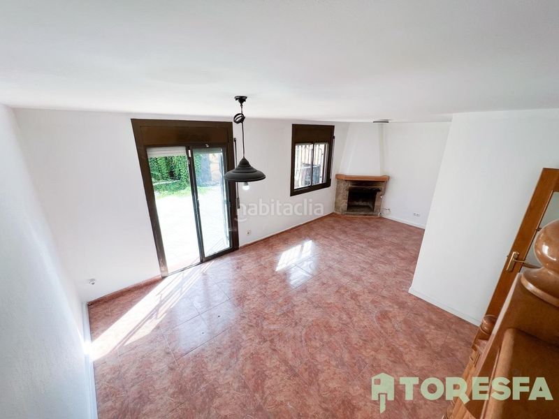 Foto a11fd238-ef56-4e20-9f7b-29805eb8fbed. Casa adossada amb aparcament a Polinyà