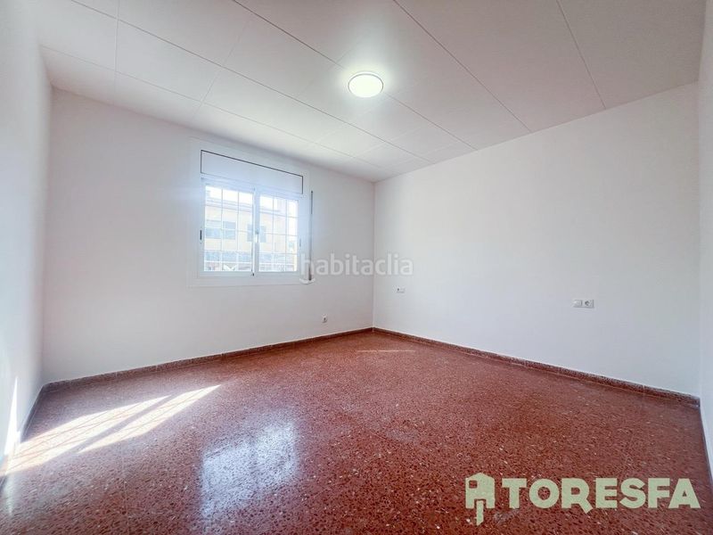 Foto b38778b0-a75e-4d8b-9b5f-bf913bf3b938. Casa adossada amb aparcament a Polinyà