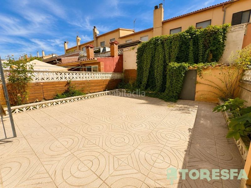 Foto caa56994-f458-4774-9fac-7475a1a7c78e. Casa adossada amb aparcament a Polinyà