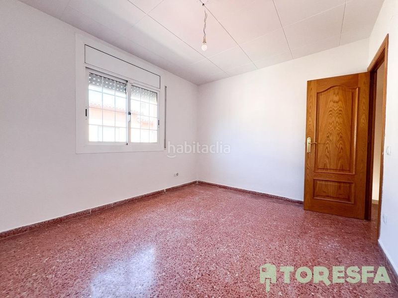 Foto def5f6bd-5b7a-4aa8-8b5f-71f663894eb1. Casa adossada amb aparcament a Polinyà
