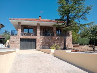 Chalet en Pino Alto-Navarredonda. Chalet independiente con piscina y excelentes vistas