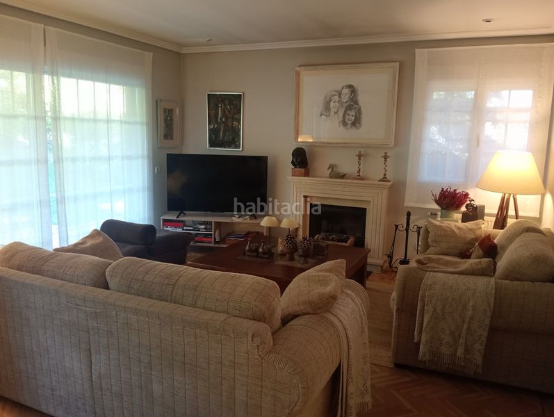Foto d914f5de-f6d5-44e1-aa1d-9c8831977f23. Casa aparellada amb xemeneia calefacció aparcament a Torrelodones