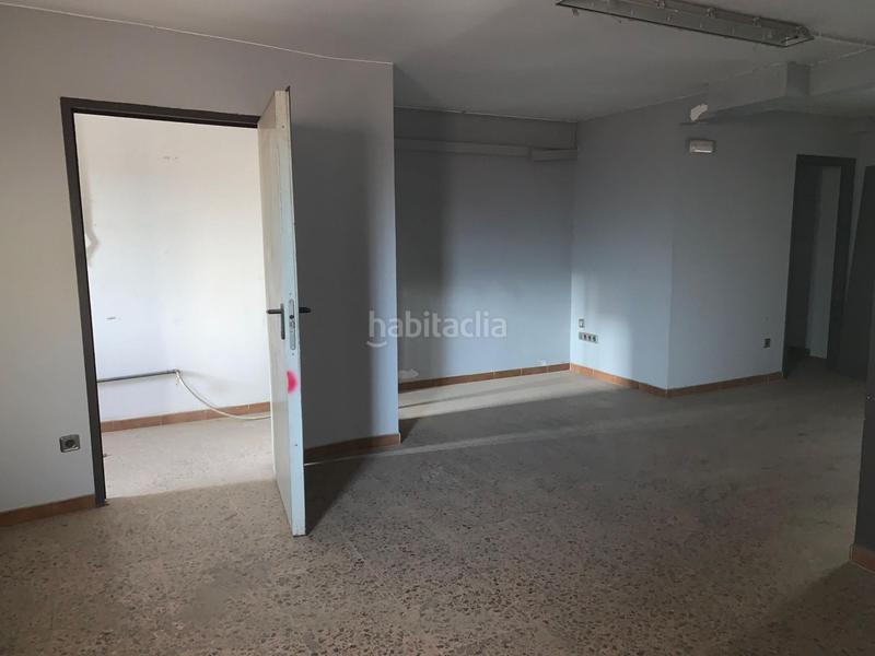 Foto b38eeb3b-5908-44d3-9705-c1843eff6830. Local comercial en avinguda de l'abat marcet 271 en Terrassa