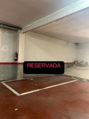 Aparcament cotxe a Carrer de galileu 272. Parking en el barrio del centro a pie de calle