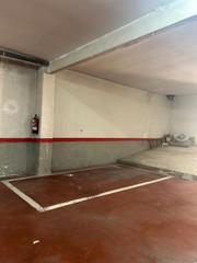 Parking coche en Carrer de galileu 272. Parking en el barrio del centro a pie de calle