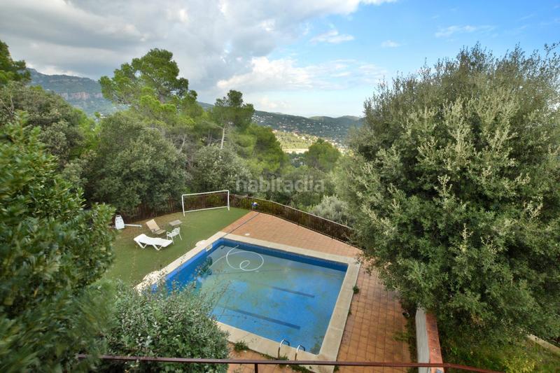 Foto ec2b8bec-afca-42fd-a96b-3761f8595eb8. Chalet con camino parcheggio piscina in Matadepera