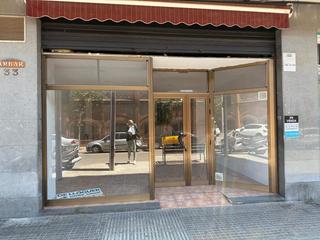 Locale commerciale in Carrer de ramón y cajal 67. Zona de escuelas. local comercial de 80m2, sala diáfana + baño