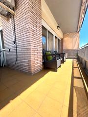 Pis a Can Tussell. Piso 2 habit. + balcon-terracita+ parking junto a rbla. f. macia
