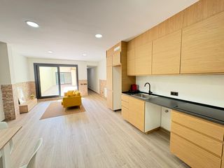 Etagenwohnung  Carrer de l'infant martí. Zona de ca n'aurell. obra nueva de 3habs + 2lav. + patio