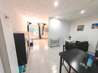 Loft  Carrer de marinel·lo bosch. Zona de cementiri vell. loft con balcón