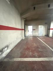 Aparcament cotxe a Carrer del marquès de comillas 122. Parking + trastero en marques de comillas. para coche pequeño