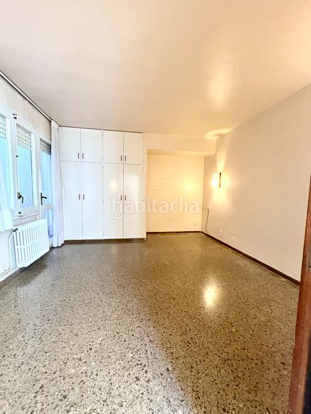 Foto 05b81ff9-55da-45f4-8332-42717bab577b. Pis amb xemeneia calefacció aparcament a Barri del Centre Terrassa