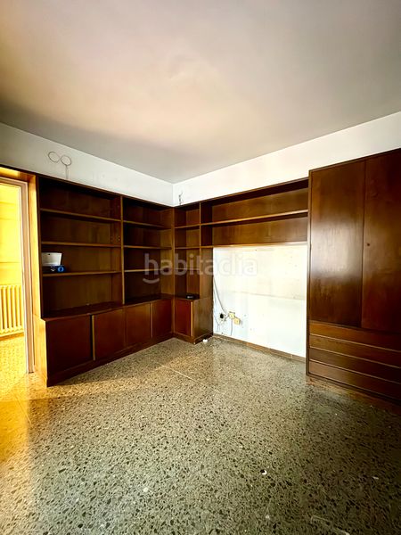 Foto 115fd67d-97cb-47b6-a4d2-ce680ba5e41b. Pis amb xemeneia calefacció aparcament a Barri del Centre Terrassa