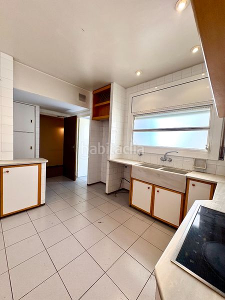 Foto 142f30f0-98bc-4a77-8a54-d7e4a393debc. Pis amb xemeneia calefacció aparcament a Barri del Centre Terrassa