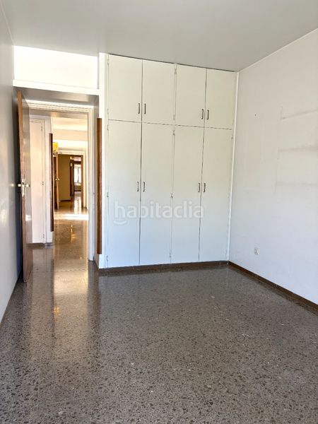 Foto 2fddf1e0-1ac6-40c4-9c86-40e1e3dd0c49. Pis amb xemeneia calefacció aparcament a Barri del Centre Terrassa